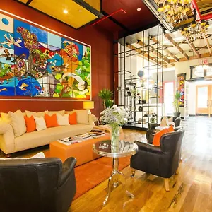 The Box House (adults Only) מלון